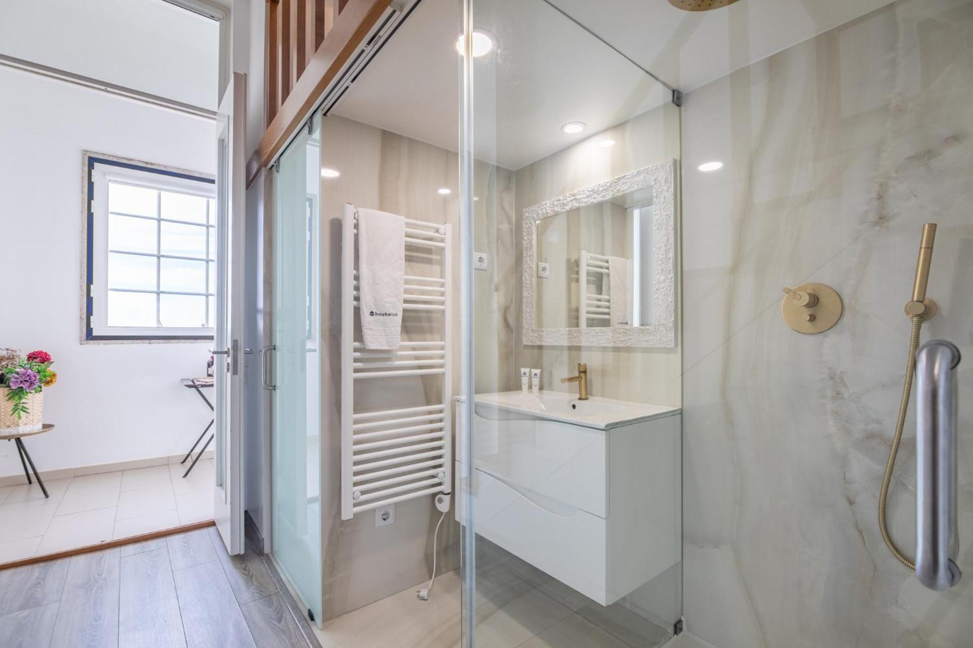 Deluxe Spacious Flats W Mezzanine By Host Wise Apartment Porto Exterior photo
