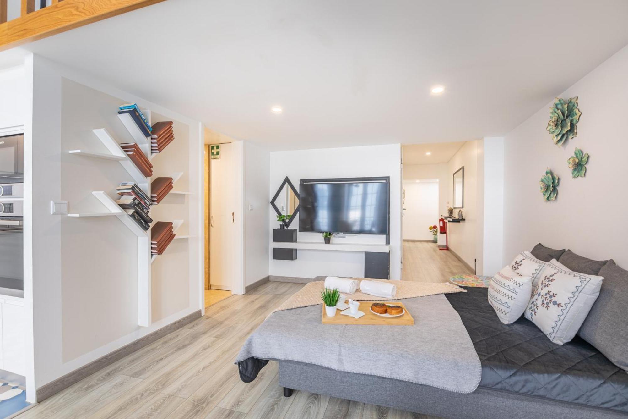 Deluxe Spacious Flats W Mezzanine By Host Wise Apartment Porto Room photo